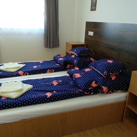 Acopark Vendeghaz Hotel Debrecen Bagian luar foto