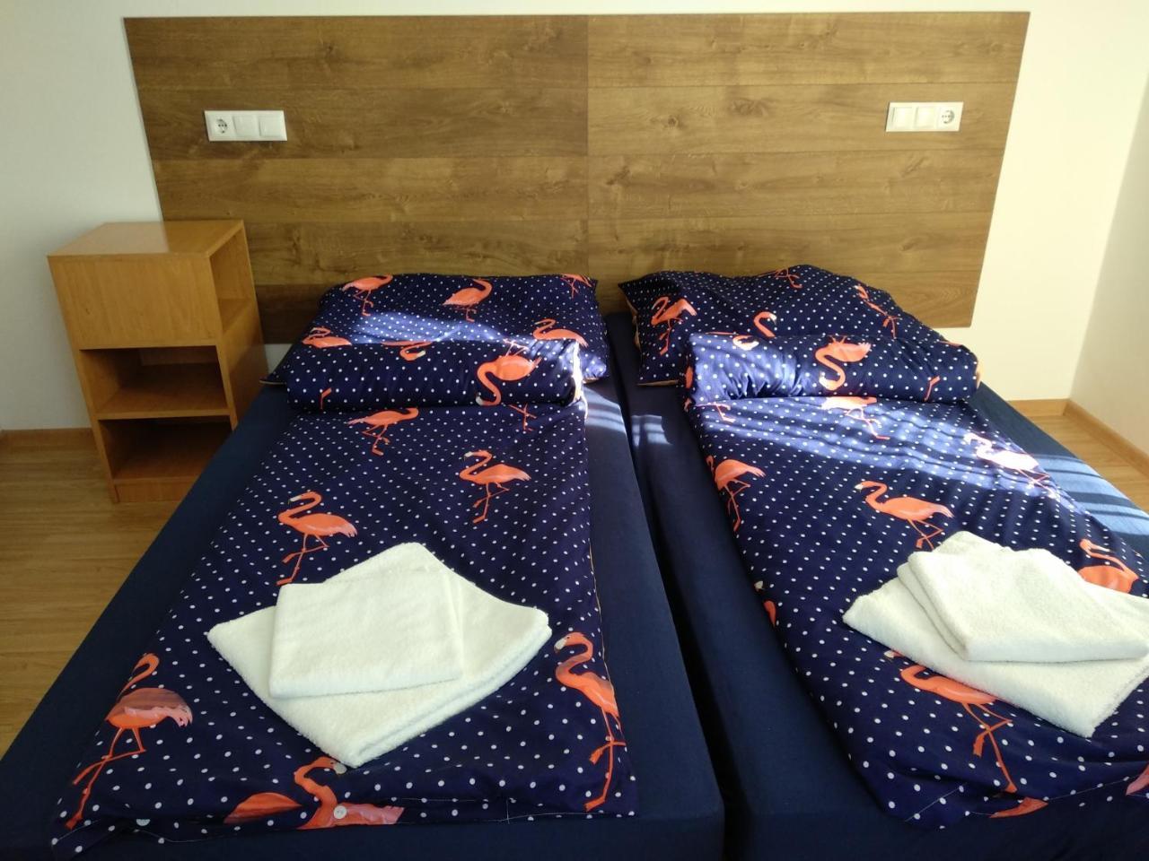 Acopark Vendeghaz Hotel Debrecen Bagian luar foto