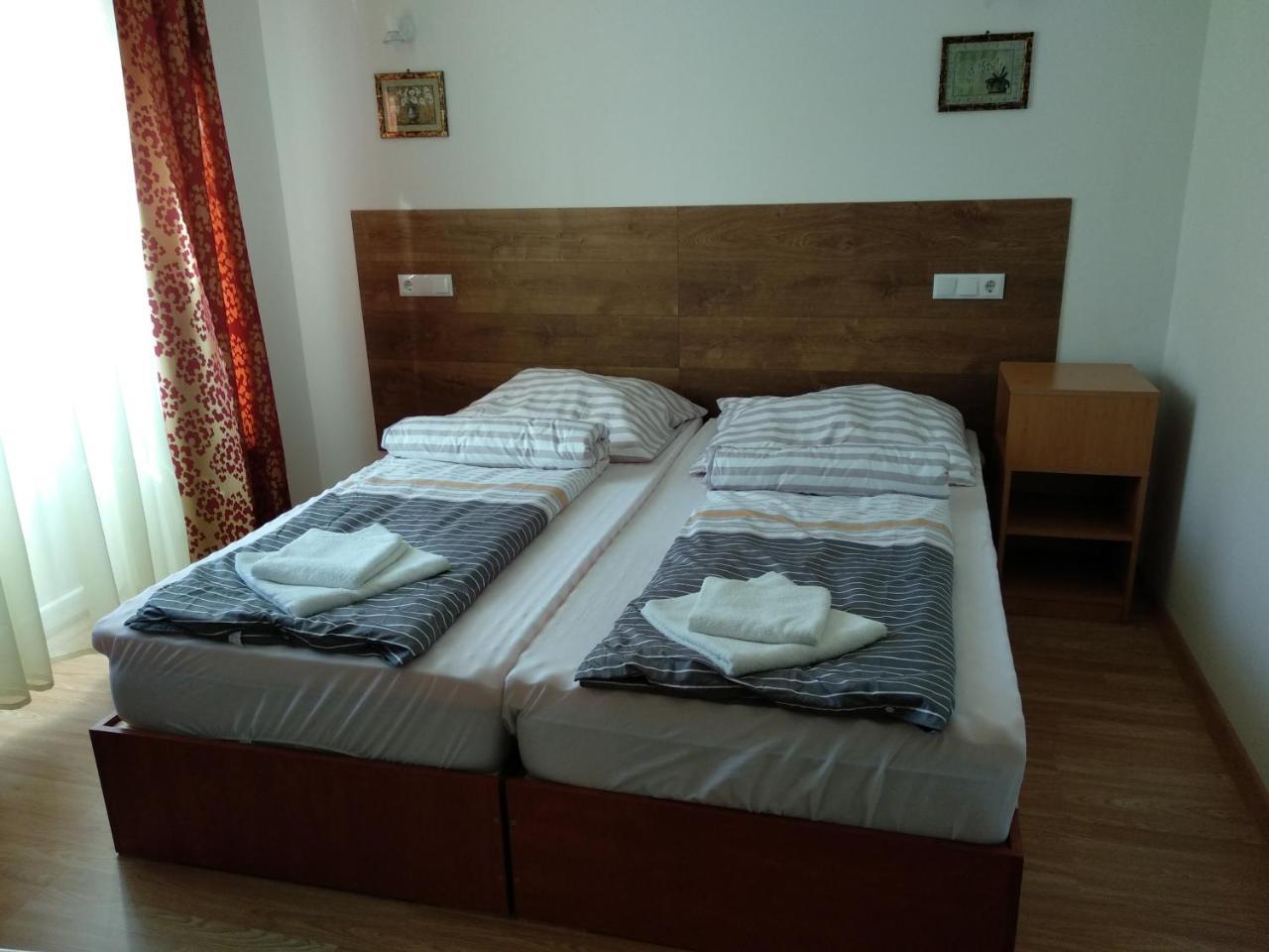 Acopark Vendeghaz Hotel Debrecen Bagian luar foto