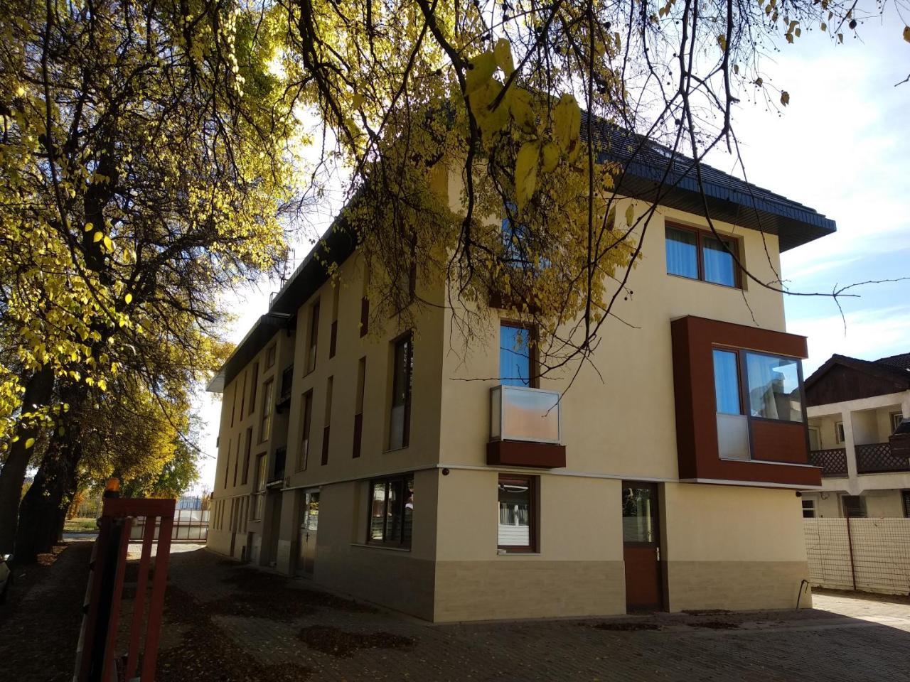 Acopark Vendeghaz Hotel Debrecen Bagian luar foto