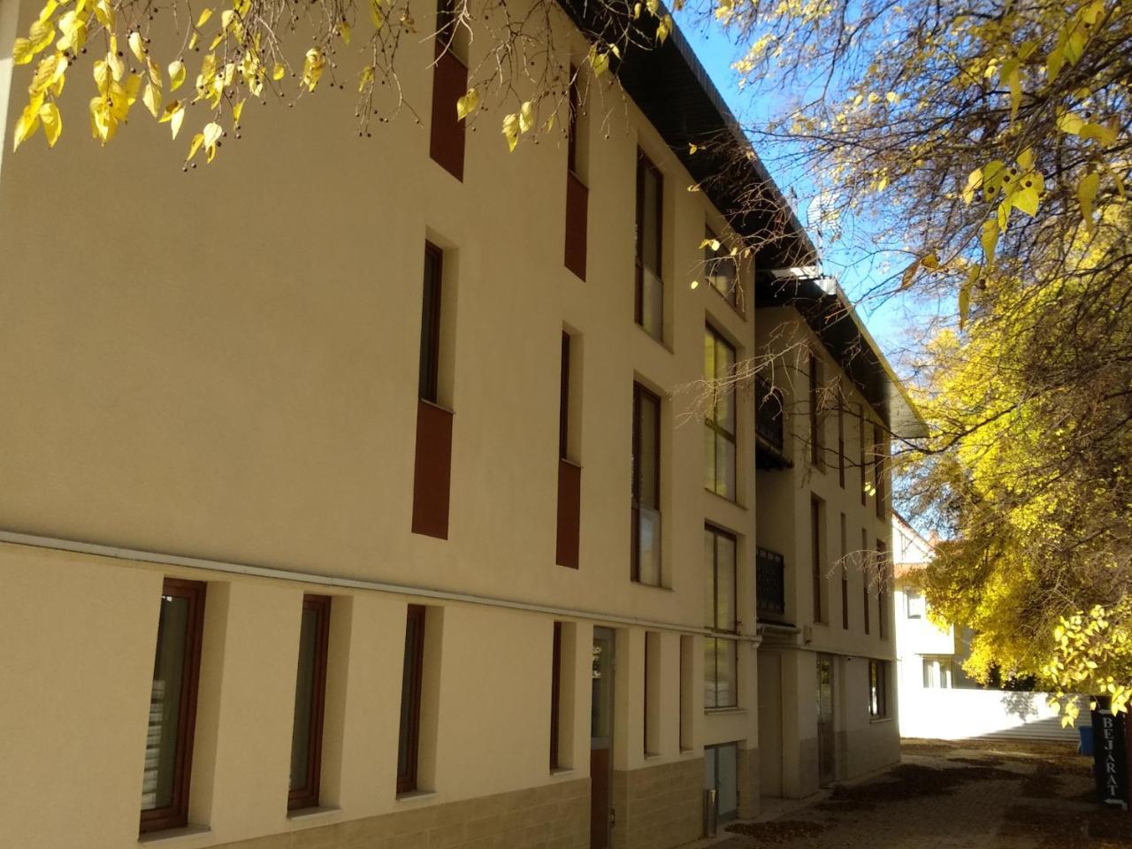 Acopark Vendeghaz Hotel Debrecen Bagian luar foto