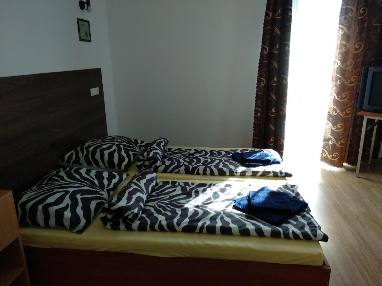 Acopark Vendeghaz Hotel Debrecen Bagian luar foto