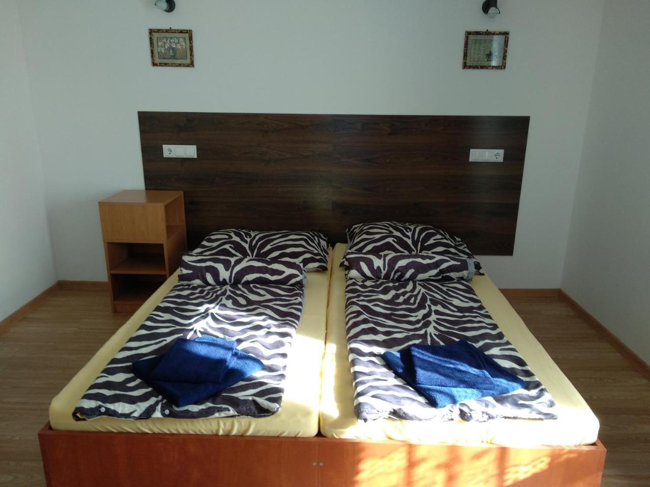 Acopark Vendeghaz Hotel Debrecen Bagian luar foto
