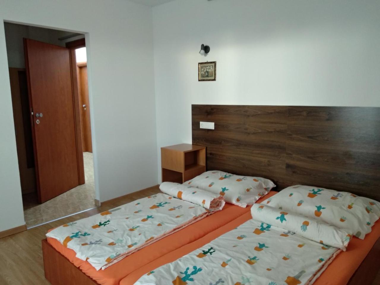 Acopark Vendeghaz Hotel Debrecen Bagian luar foto